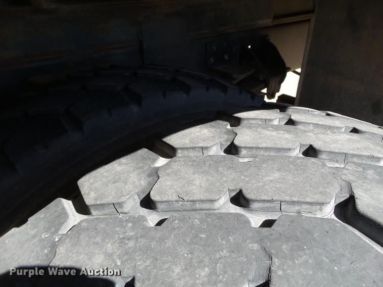 image for item DD1231 2000 GMC C7500 bucket truck