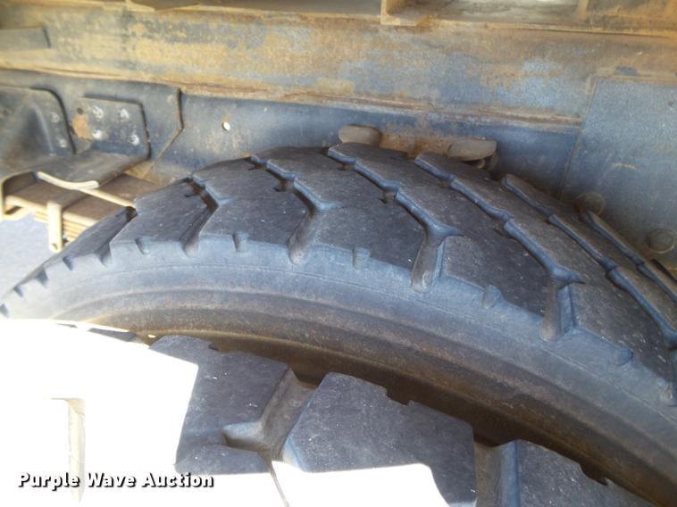 image for item DD1231 2000 GMC C7500 bucket truck