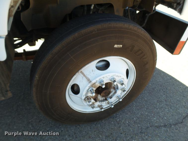 image for item DD1231 2000 GMC C7500 bucket truck