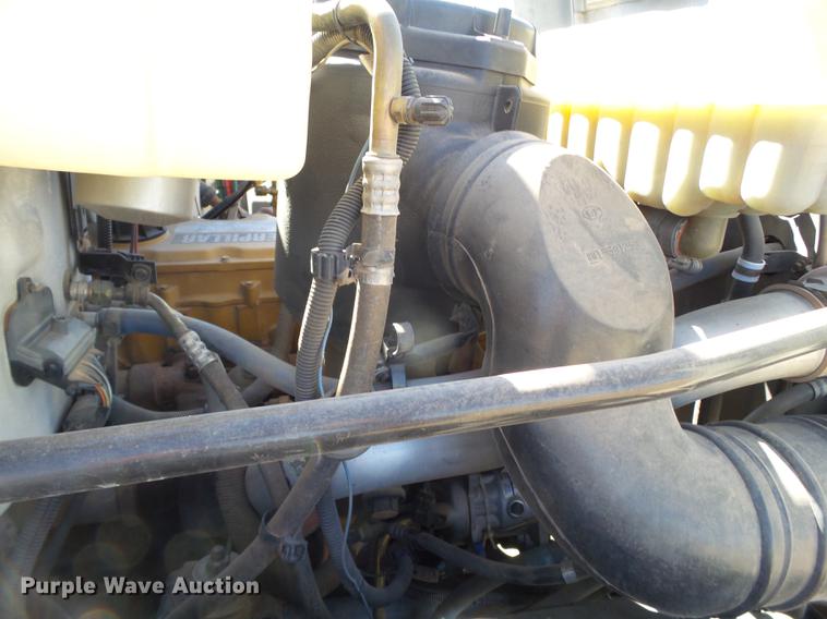 image for item DD1231 2000 GMC C7500 bucket truck