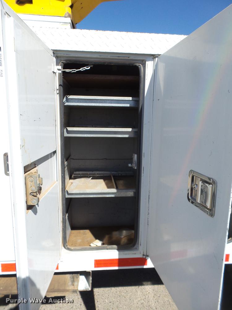 image for item DD1231 2000 GMC C7500 bucket truck