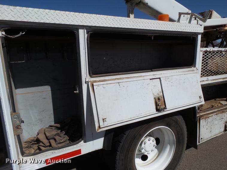 image for item DD1231 2000 GMC C7500 bucket truck