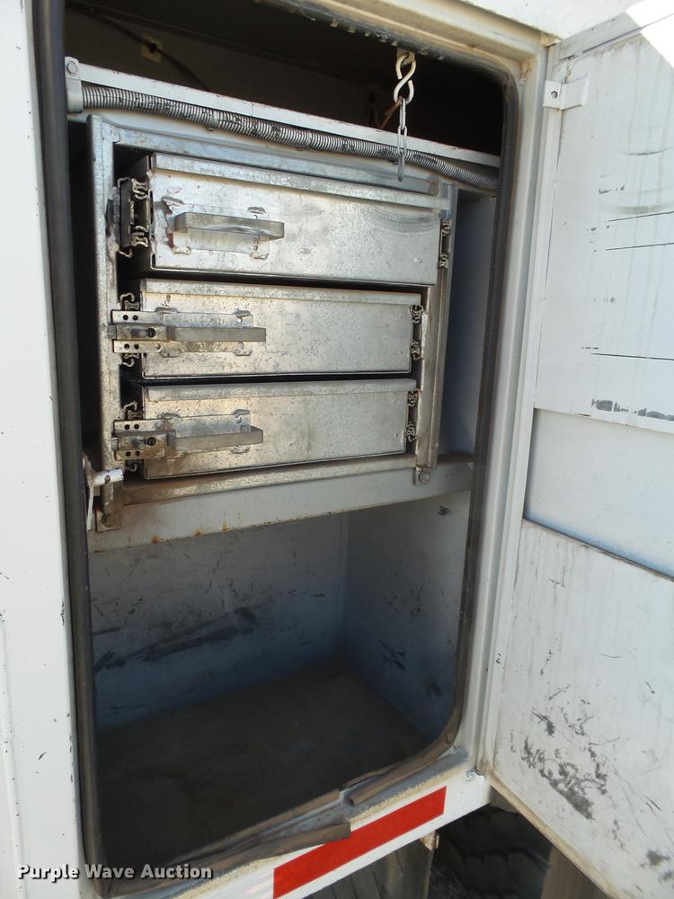 image for item DD1231 2000 GMC C7500 bucket truck