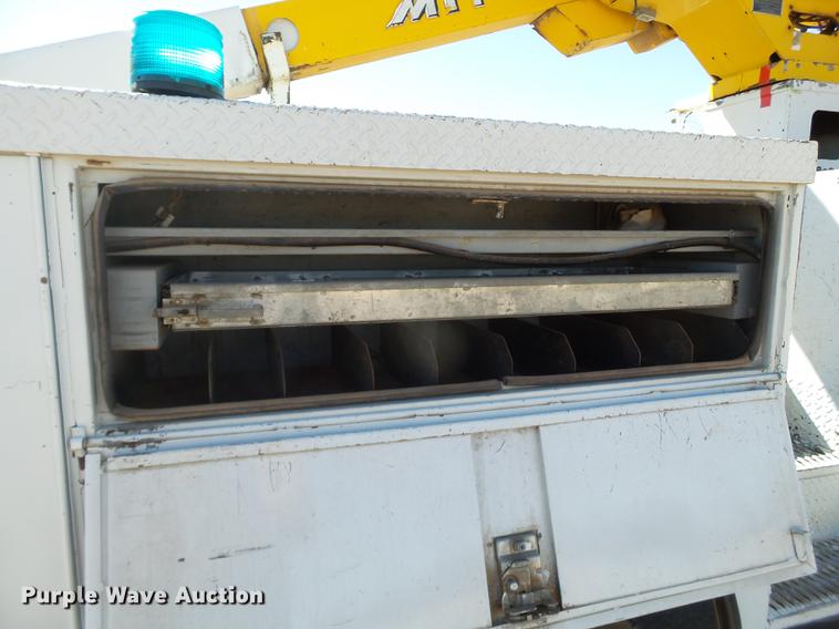 image for item DD1231 2000 GMC C7500 bucket truck