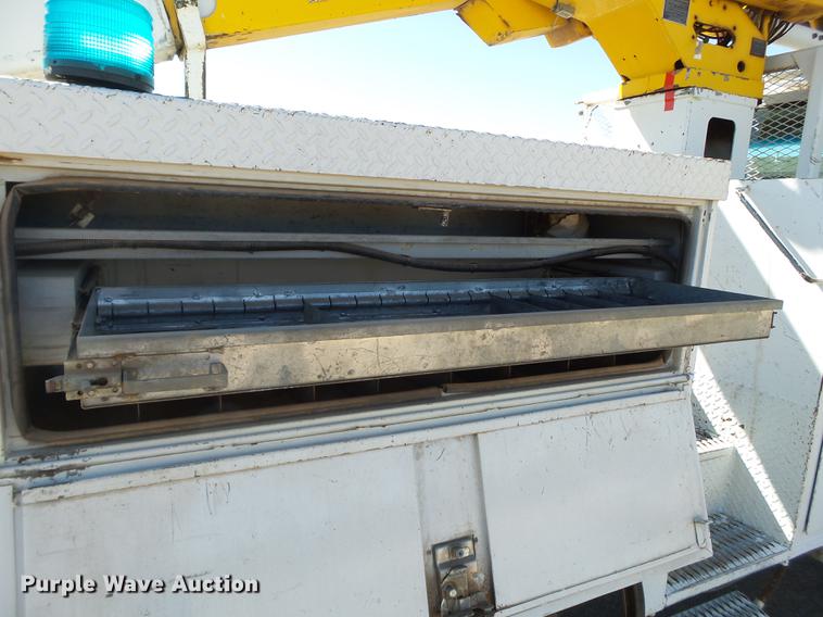 image for item DD1231 2000 GMC C7500 bucket truck