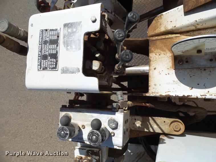 image for item DD1231 2000 GMC C7500 bucket truck