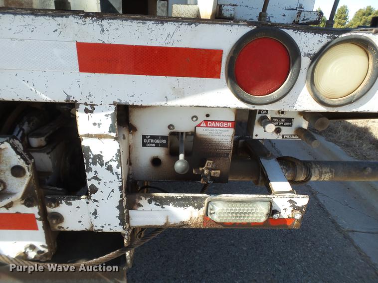 image for item DD1231 2000 GMC C7500 bucket truck