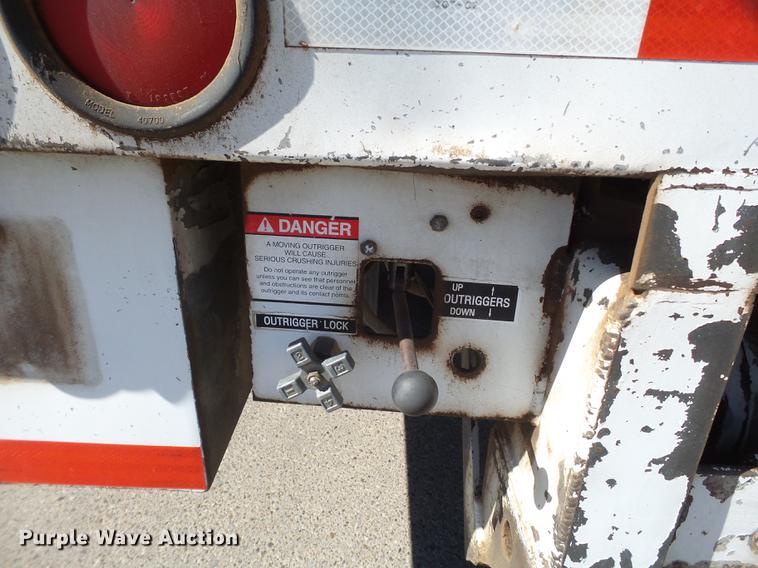 image for item DD1231 2000 GMC C7500 bucket truck