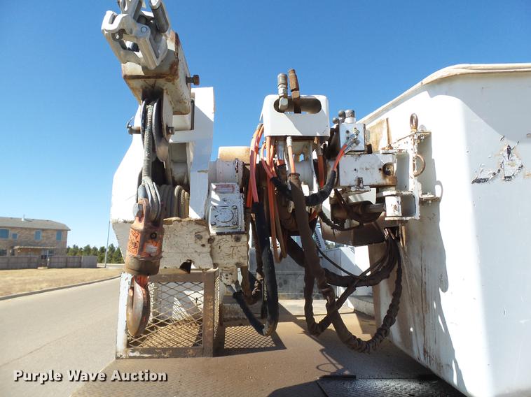 image for item DD1231 2000 GMC C7500 bucket truck