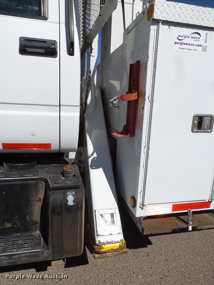 image for item DD1231 2000 GMC C7500 bucket truck