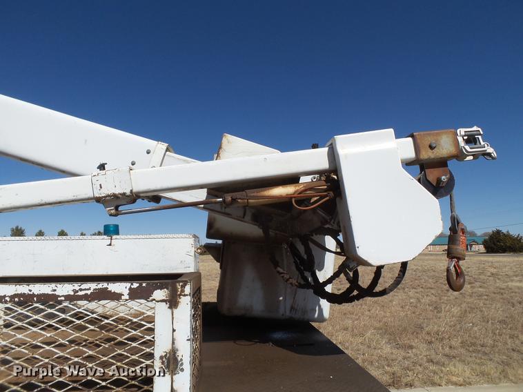 image for item DD1231 2000 GMC C7500 bucket truck