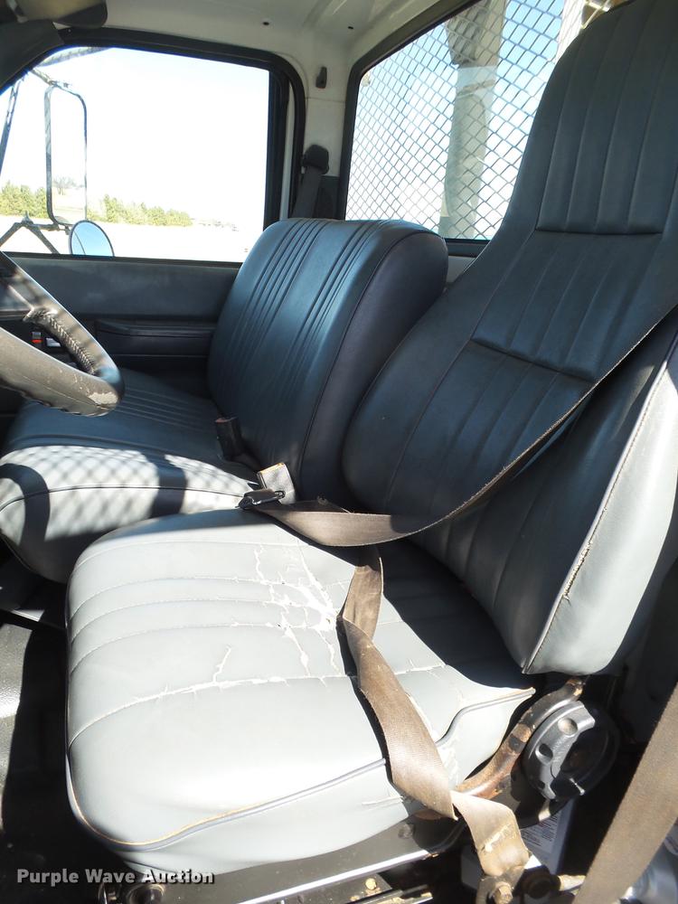 image for item DD1231 2000 GMC C7500 bucket truck