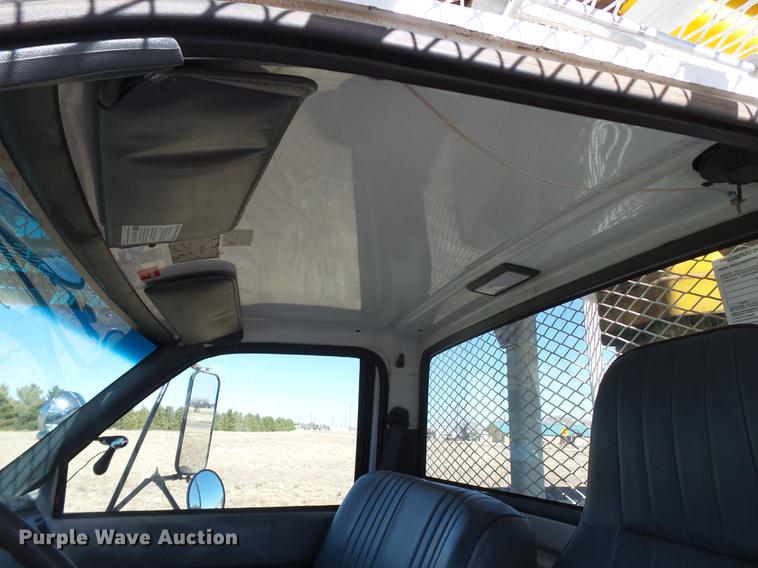 image for item DD1231 2000 GMC C7500 bucket truck