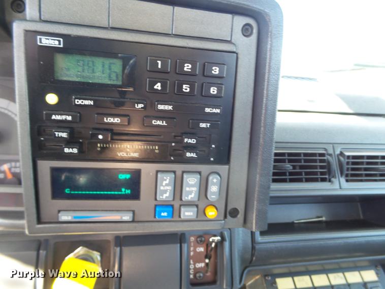 image for item DD1231 2000 GMC C7500 bucket truck