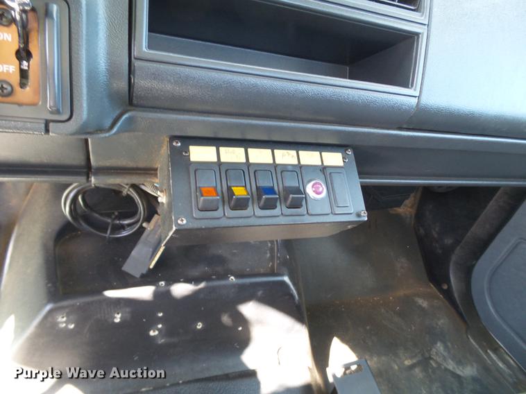 image for item DD1231 2000 GMC C7500 bucket truck