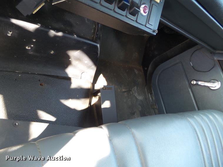 image for item DD1231 2000 GMC C7500 bucket truck