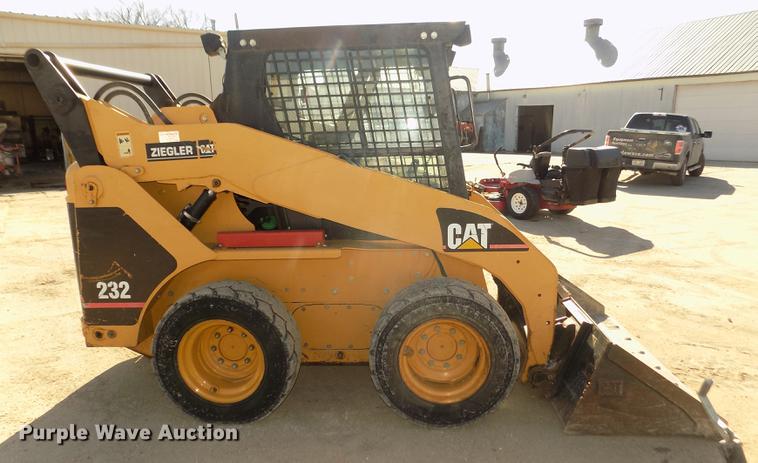 image for item DD2875 2003 Caterpillar 232 skid steer