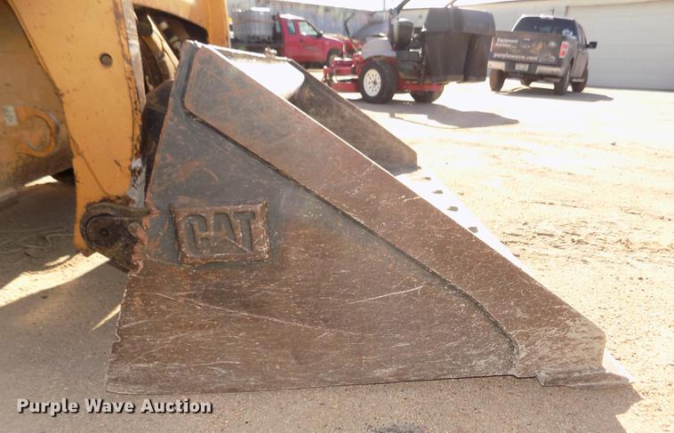 image for item DD2875 2003 Caterpillar 232 skid steer