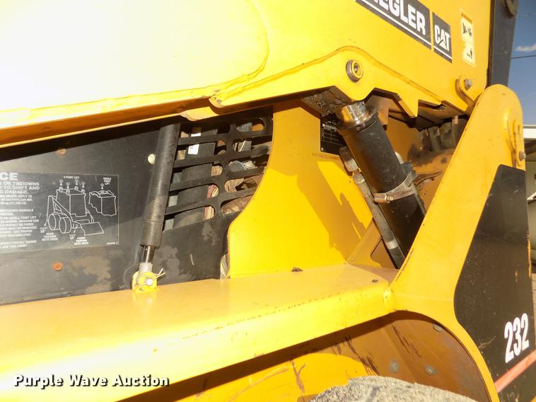 image for item DD2875 2003 Caterpillar 232 skid steer