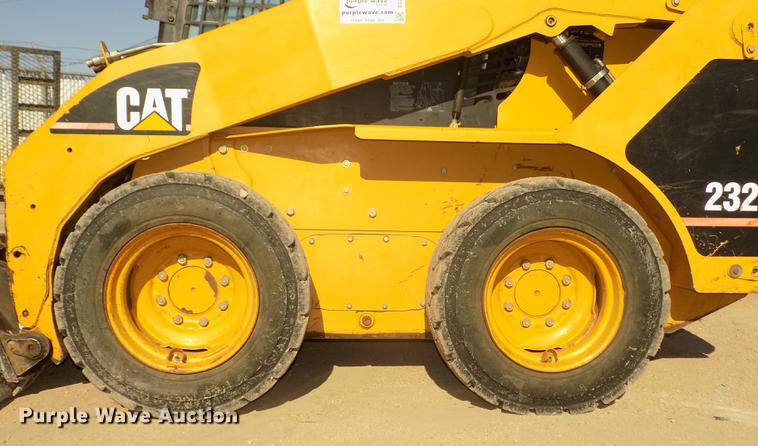 image for item DD2875 2003 Caterpillar 232 skid steer