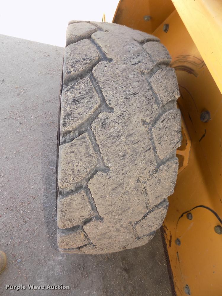 image for item DD2875 2003 Caterpillar 232 skid steer