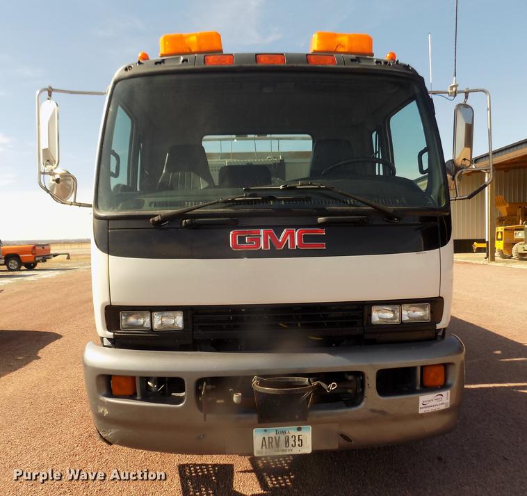 image for item DD2881 2004 GMC T7500 dump truck