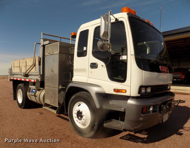 image for item DD2881 2004 GMC T7500 dump truck