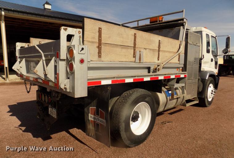 image for item DD2881 2004 GMC T7500 dump truck