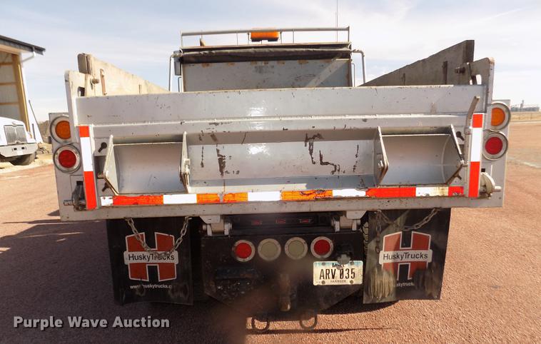 image for item DD2881 2004 GMC T7500 dump truck