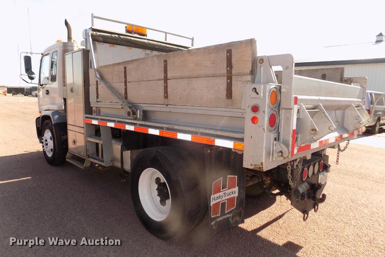 image for item DD2881 2004 GMC T7500 dump truck