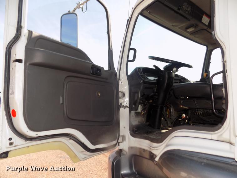 image for item DD2881 2004 GMC T7500 dump truck