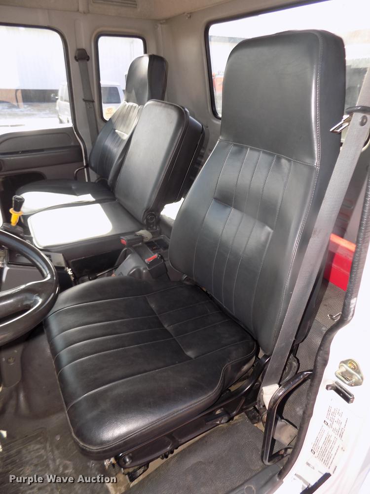 image for item DD2881 2004 GMC T7500 dump truck