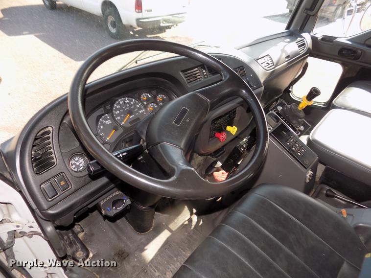 image for item DD2881 2004 GMC T7500 dump truck