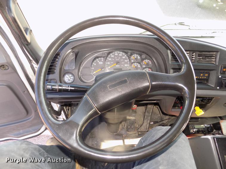 image for item DD2881 2004 GMC T7500 dump truck