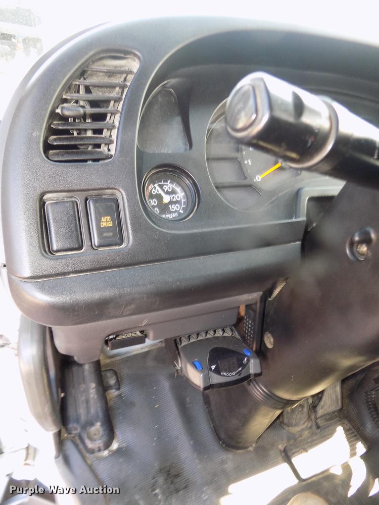 image for item DD2881 2004 GMC T7500 dump truck