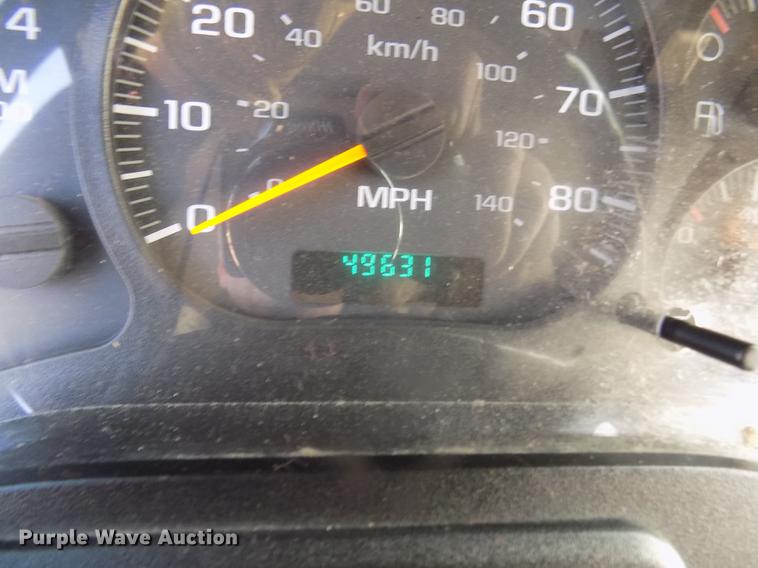 image for item DD2881 2004 GMC T7500 dump truck