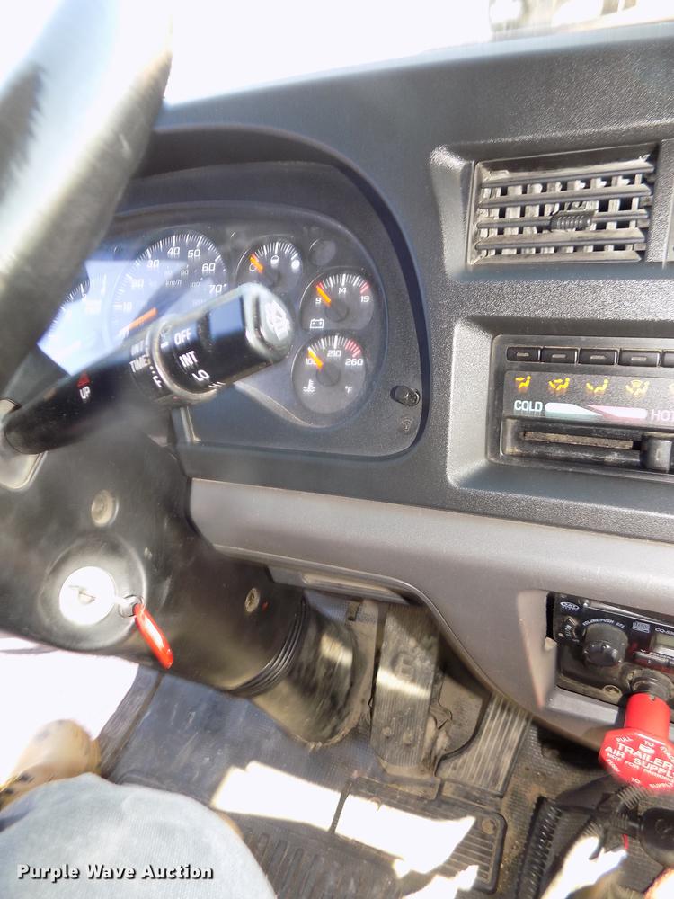 image for item DD2881 2004 GMC T7500 dump truck