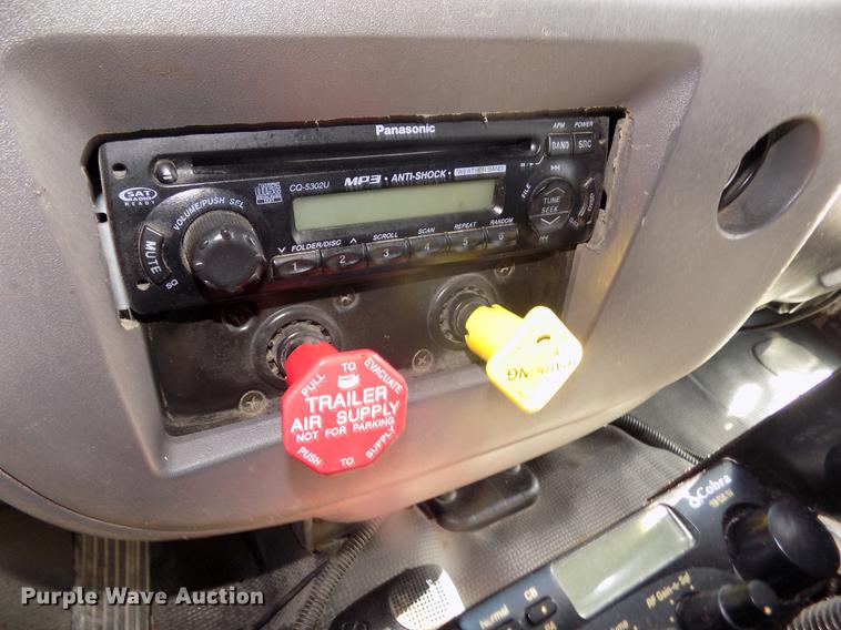 image for item DD2881 2004 GMC T7500 dump truck