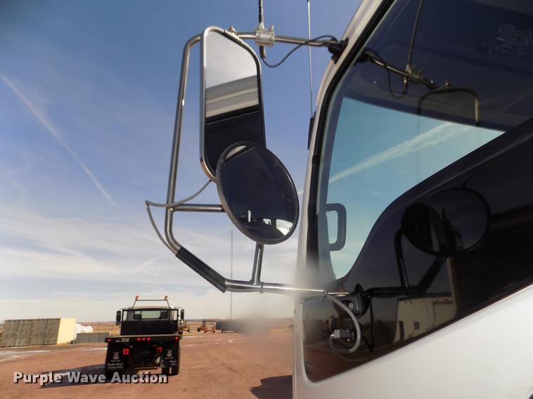 image for item DD2881 2004 GMC T7500 dump truck