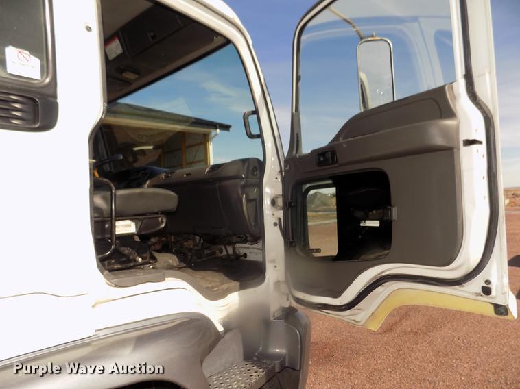 image for item DD2881 2004 GMC T7500 dump truck