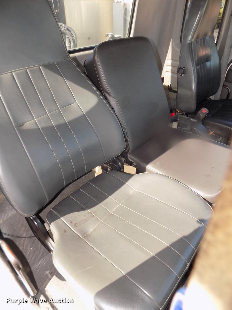 image for item DD2881 2004 GMC T7500 dump truck