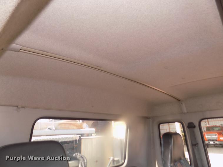 image for item DD2881 2004 GMC T7500 dump truck