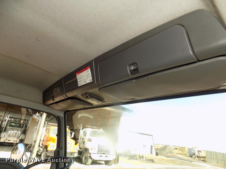 image for item DD2881 2004 GMC T7500 dump truck