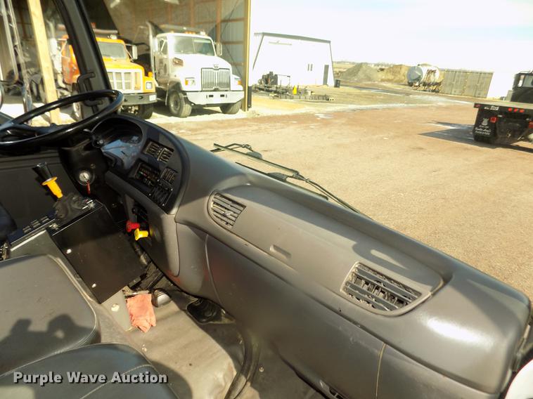 image for item DD2881 2004 GMC T7500 dump truck