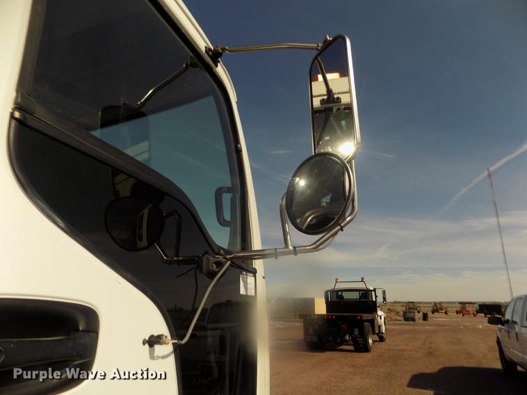 image for item DD2881 2004 GMC T7500 dump truck