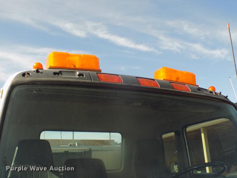 image for item DD2881 2004 GMC T7500 dump truck