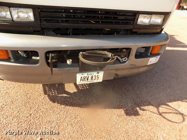 image for item DD2881 2004 GMC T7500 dump truck