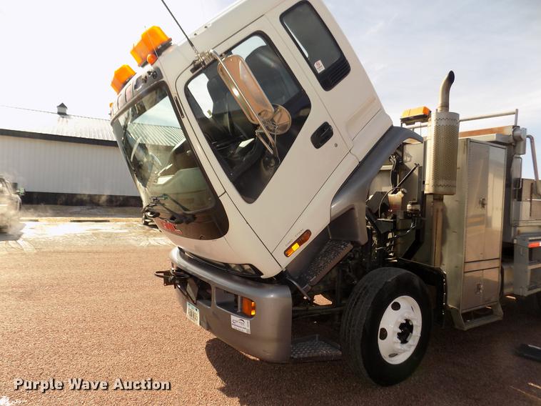 image for item DD2881 2004 GMC T7500 dump truck