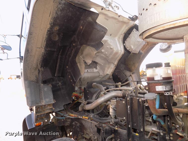 image for item DD2881 2004 GMC T7500 dump truck