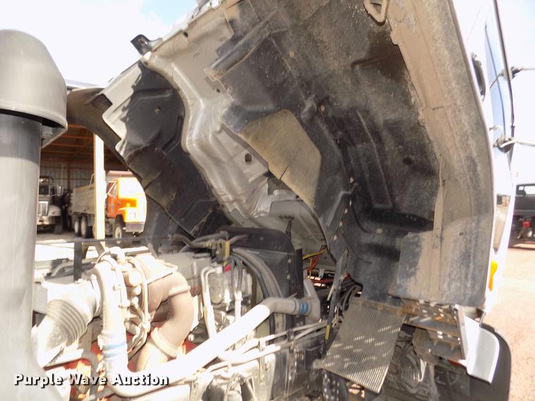 image for item DD2881 2004 GMC T7500 dump truck